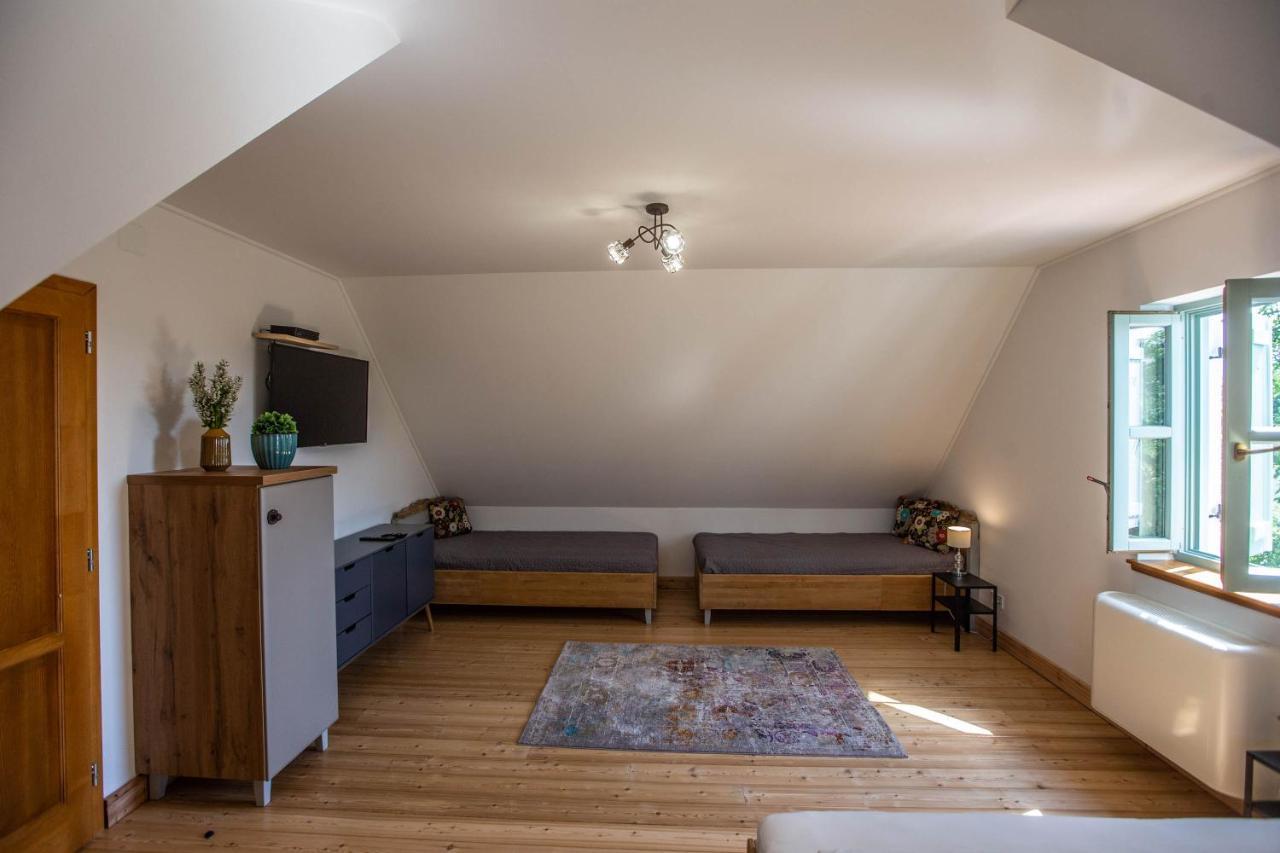 Oszter Udvarhaz Apartment Kekkut
