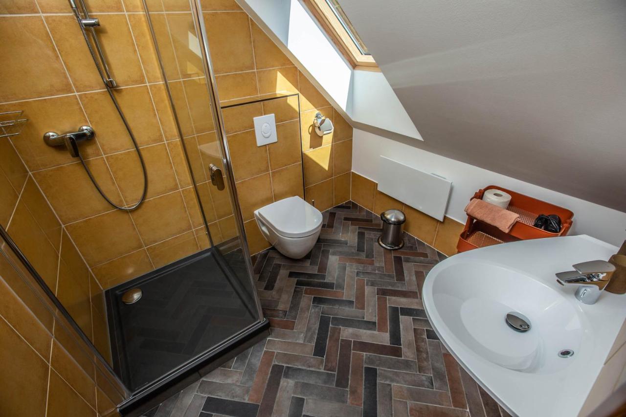 Oszter Udvarhaz Apartman