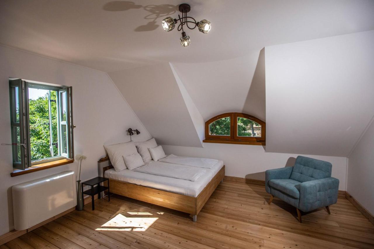 Oszter Udvarhaz Apartment Kekkut