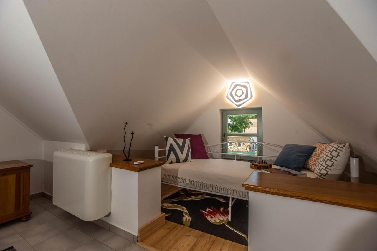 Oszter Udvarhaz Apartment