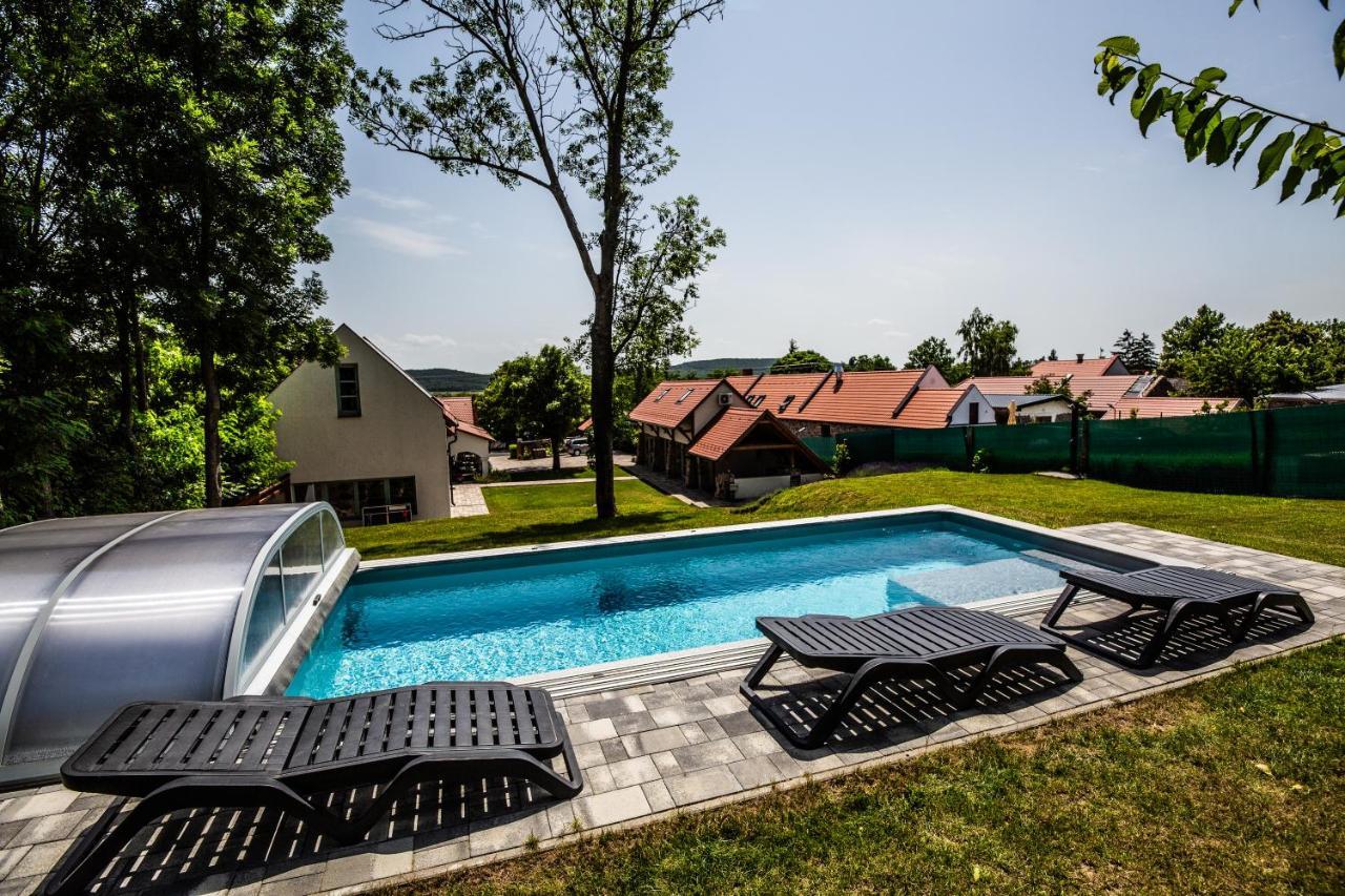 Oszter Udvarhaz Apartment